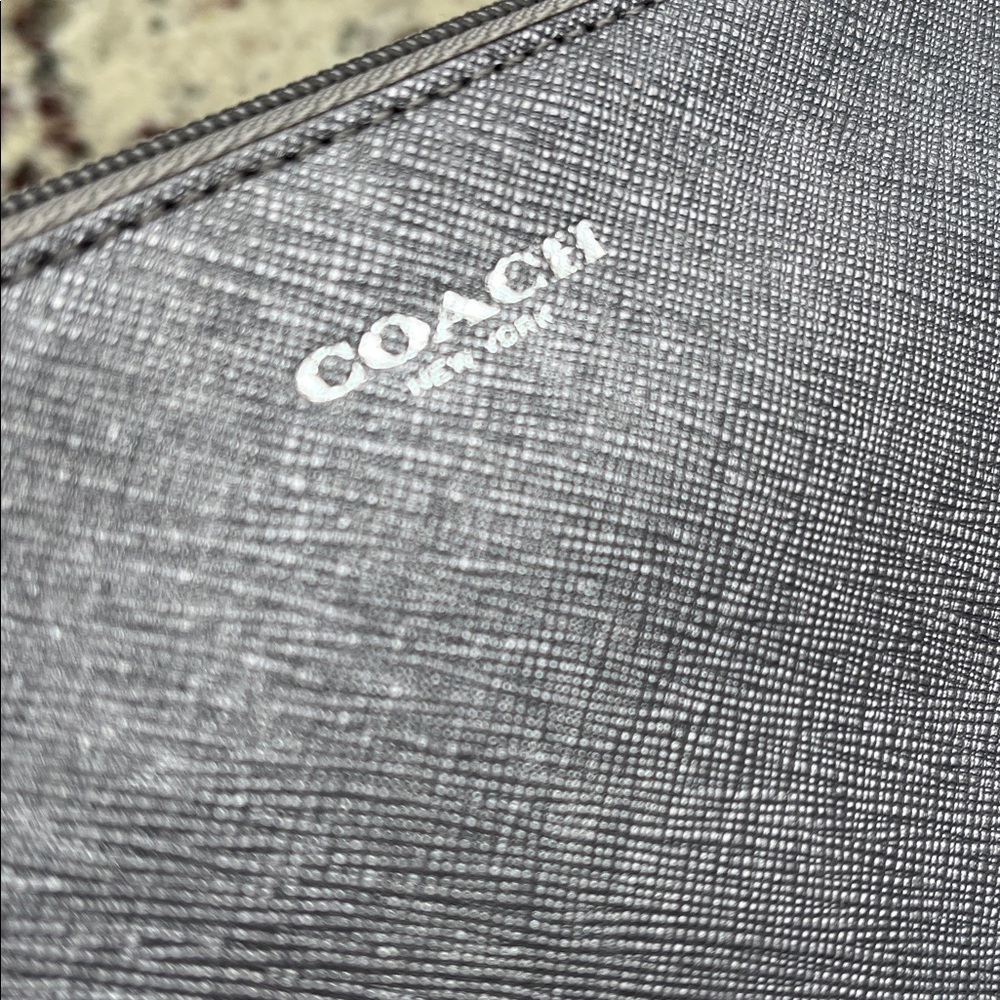 Coach White Lion Novelty Large Darcy Clutch NWOT - Picture 5 of 12